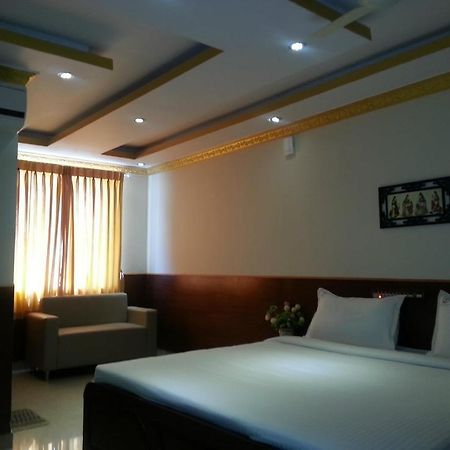Palm Valley Resort Gonikoppal Екстериор снимка