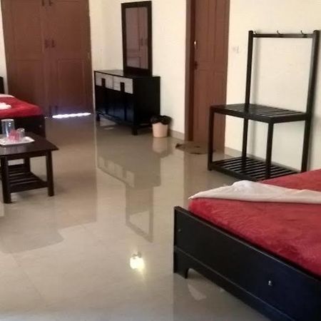 Palm Valley Resort Gonikoppal Екстериор снимка
