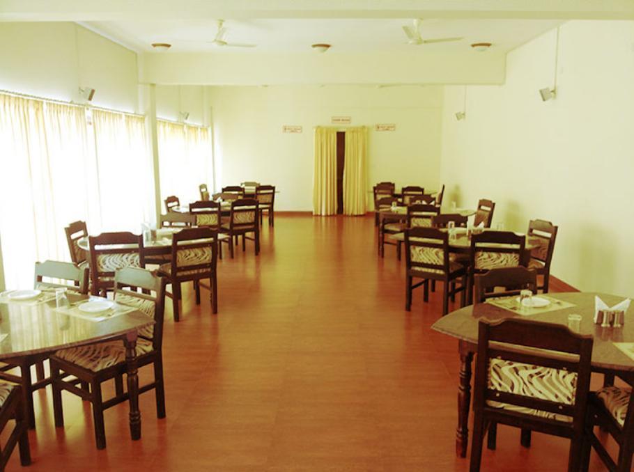 Palm Valley Resort Gonikoppal Екстериор снимка
